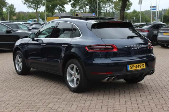 Porsche Macan (2017) thumbnail 3