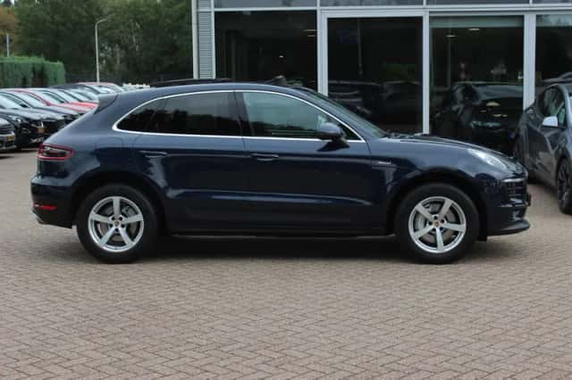 Porsche Macan (2017) thumbnail 5