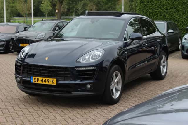 Porsche Macan (2017) thumbnail 6