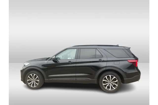Ford Explorer (2021) thumbnail 3
