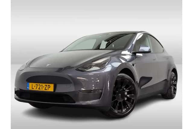 Tesla Model Y (2021) thumbnail 1