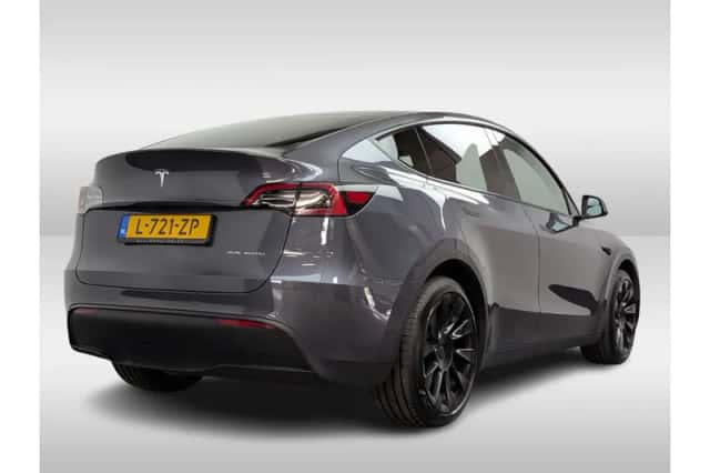 Tesla Model Y (2021) thumbnail 4