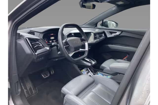 Audi Q4 e-tron (2021) thumbnail 3