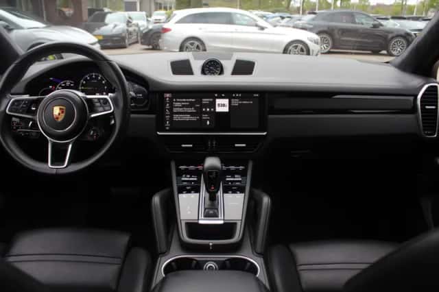Porsche Cayenne Coupé (2021) thumbnail 2