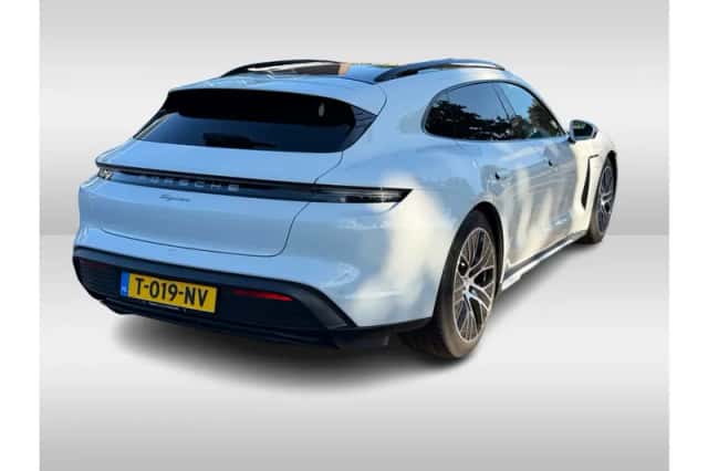 Porsche Taycan Sport Turismo (2023) thumbnail 3