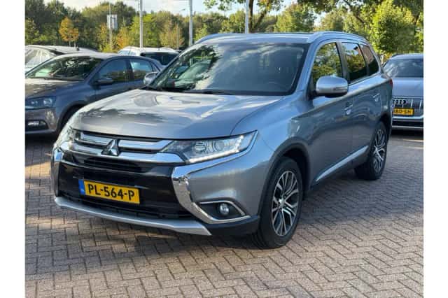 Mitsubishi Outlander (2016) thumbnail 1