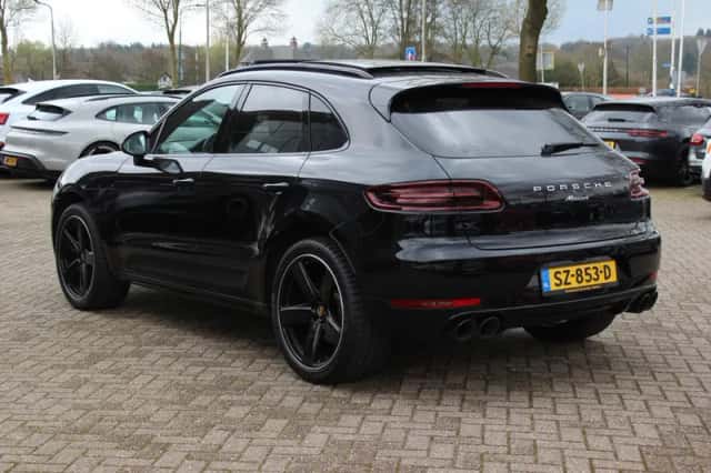 Porsche Macan (2018) thumbnail 3
