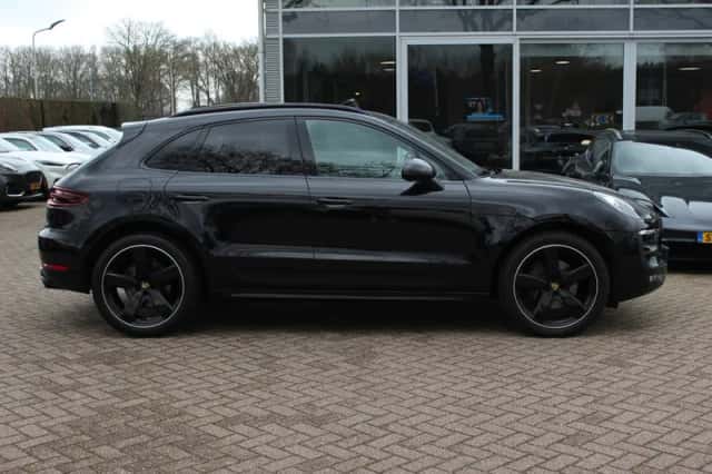Porsche Macan (2018) thumbnail 5