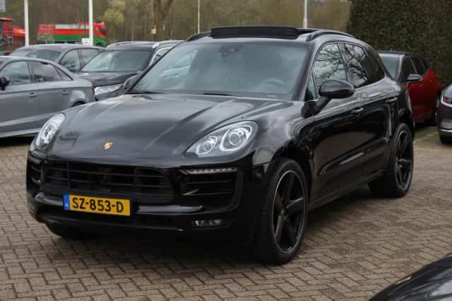 Porsche Macan (2018) thumbnail 6