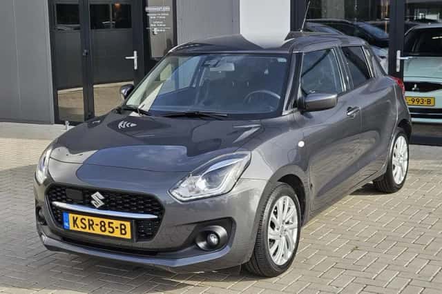 Suzuki Swift (2022) thumbnail 2