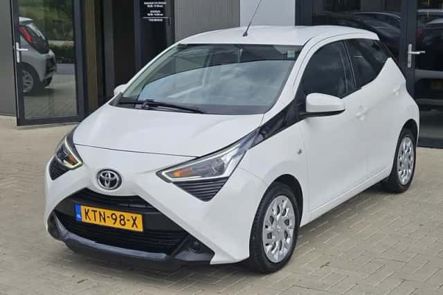 Toyota Aygo (2021) thumbnail 2