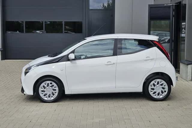 Toyota Aygo (2021) thumbnail 3