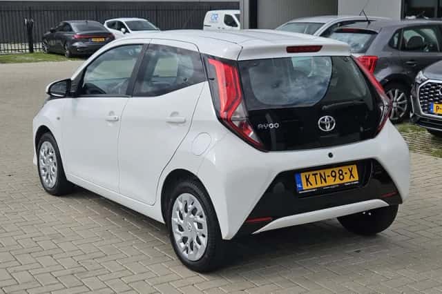 Toyota Aygo (2021) thumbnail 5