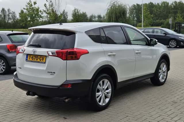 Toyota RAV4 (2013) thumbnail 6