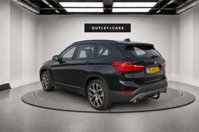 BMW X1 (2015) thumbnail 3