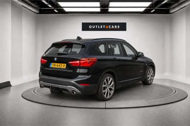 BMW X1 (2015) thumbnail 5
