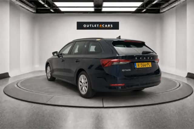 Škoda Octavia (2021) thumbnail 3