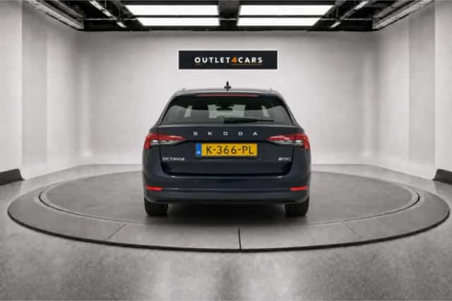 Škoda Octavia (2021) thumbnail 4