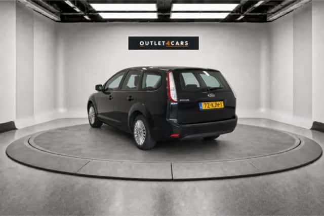 Ford Focus (2010) thumbnail 3