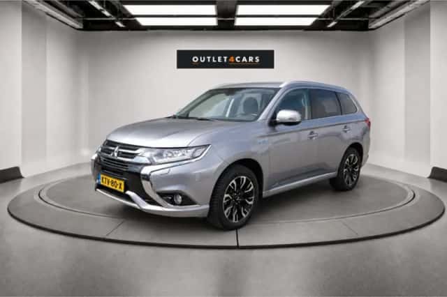 Mitsubishi Outlander (2017) thumbnail 1