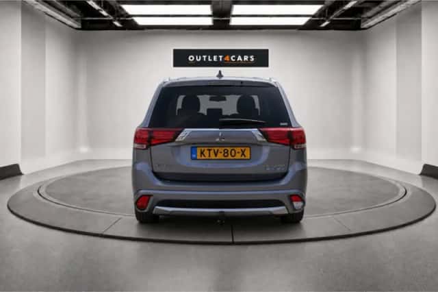Mitsubishi Outlander (2017) thumbnail 4