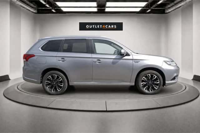 Mitsubishi Outlander (2017) thumbnail 6