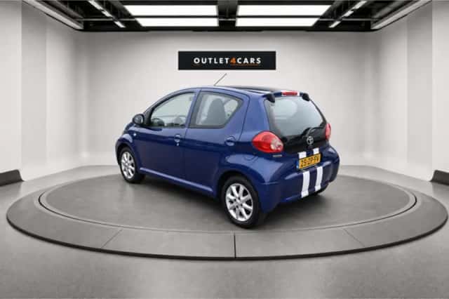 Toyota Aygo (2008) thumbnail 3