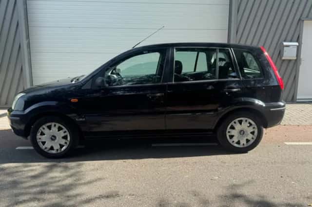 Ford Fusion (2003) thumbnail 2