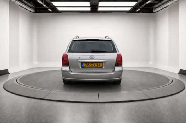 Toyota Avensis (2005) thumbnail 3