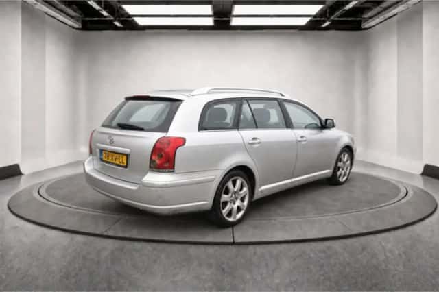 Toyota Avensis (2005) thumbnail 4