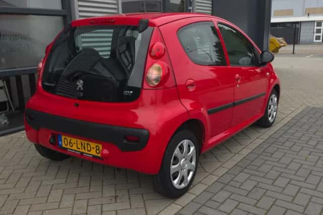 Peugeot 107 (2010) thumbnail 5