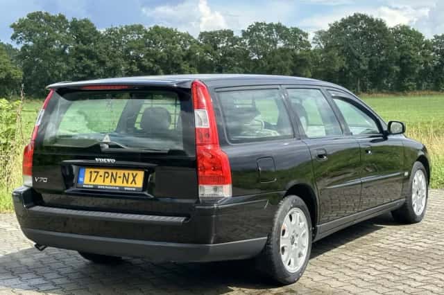 Volvo V70 (2004) thumbnail 2