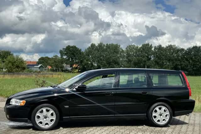 Volvo V70 (2004) thumbnail 3