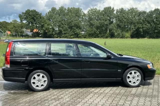 Volvo V70 (2004) thumbnail 4