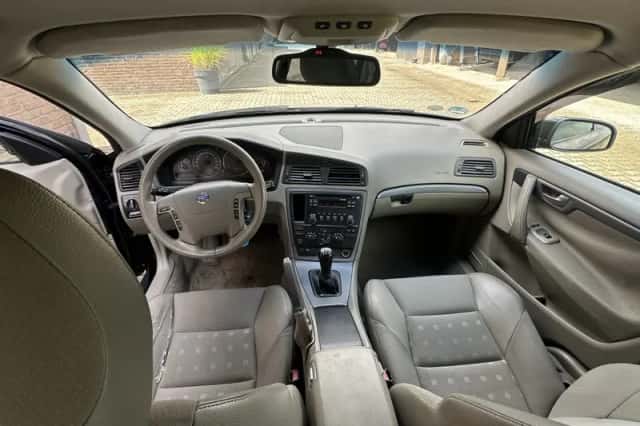 Volvo V70 (2004) thumbnail 5