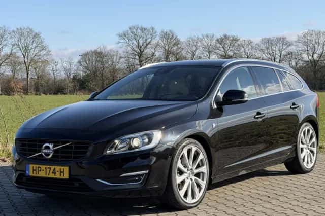 Volvo V60 (2015) thumbnail 1