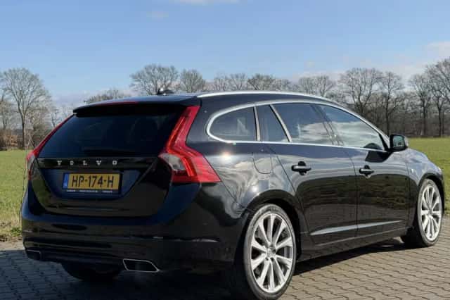 Volvo V60 (2015) thumbnail 2
