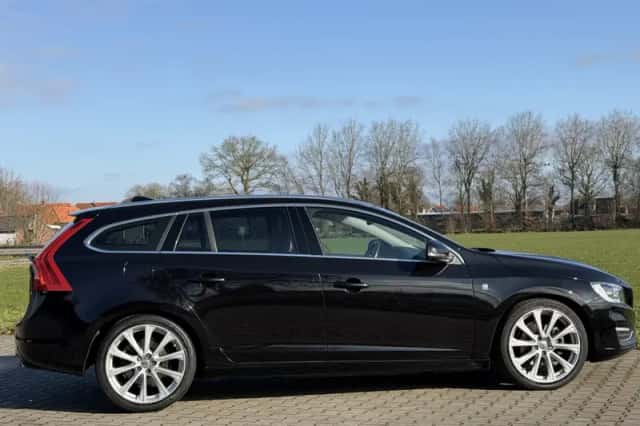 Volvo V60 (2015) thumbnail 4