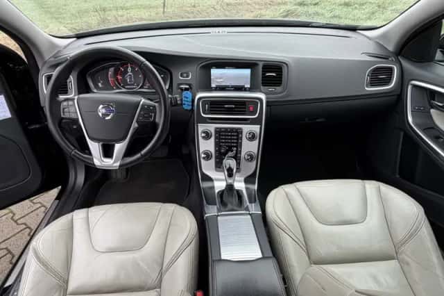 Volvo V60 (2015) thumbnail 5