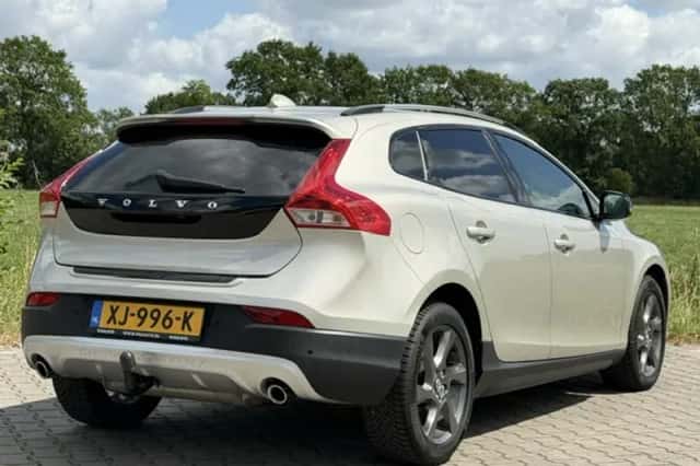 Volvo V40 Cross Country (2019) thumbnail 2