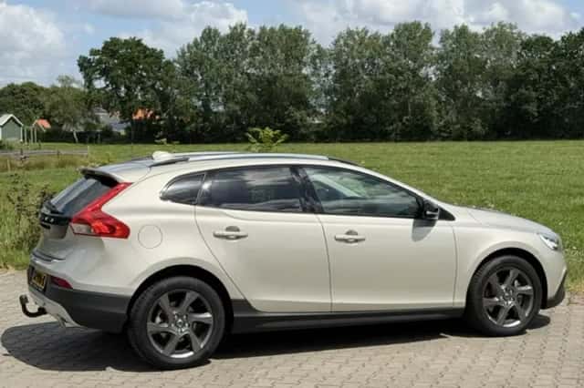 Volvo V40 Cross Country (2019) thumbnail 3