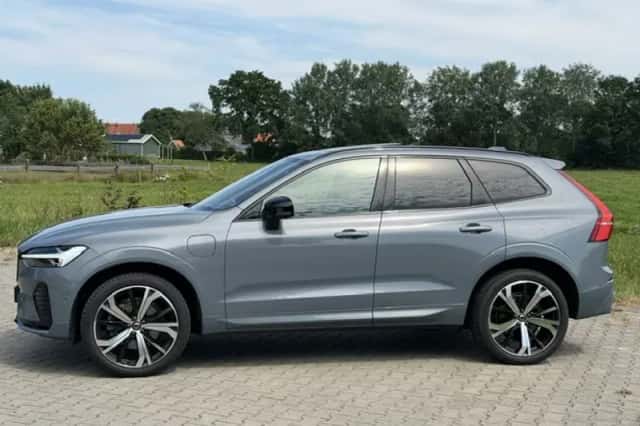 Volvo XC60 (2021) thumbnail 3