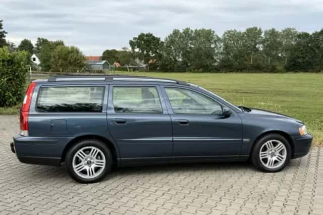 Volvo V70 (2006) thumbnail 3