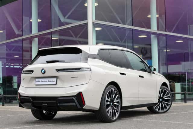 BMW iX (2026) thumbnail 2
