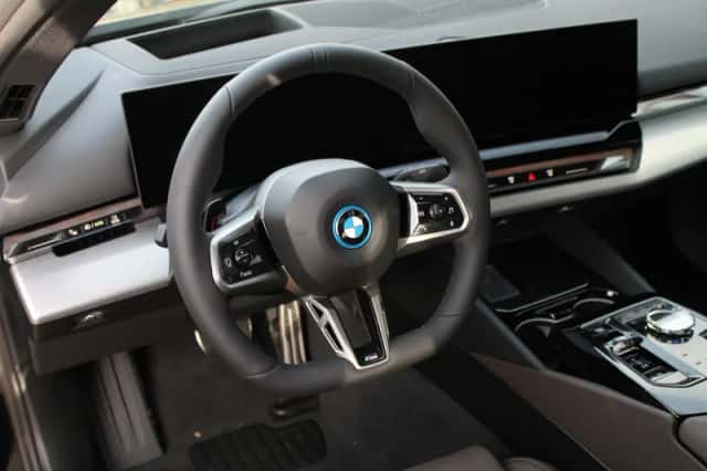 BMW i5 (2026) thumbnail 2