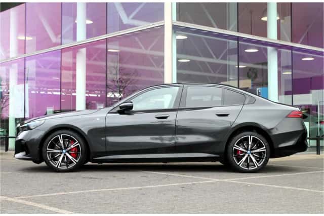 BMW i5 (2026) thumbnail 5