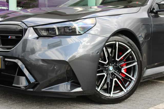 BMW M5 (2025) thumbnail 2