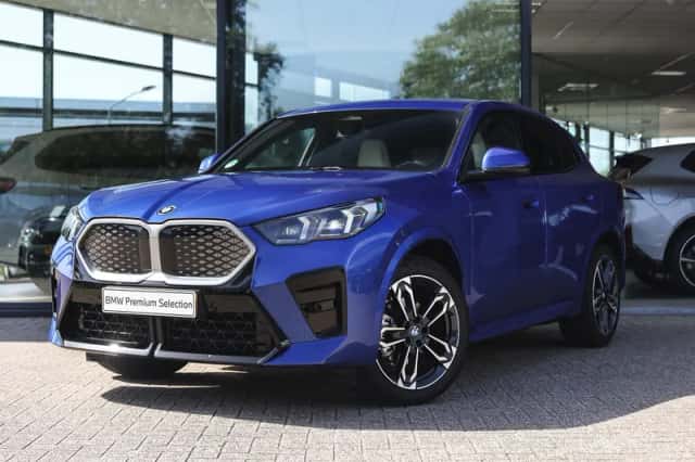 BMW iX2 (2025) thumbnail 1