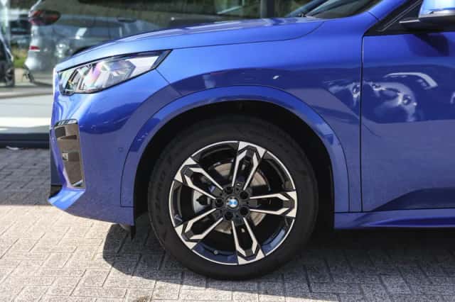 BMW iX2 (2025) thumbnail 4