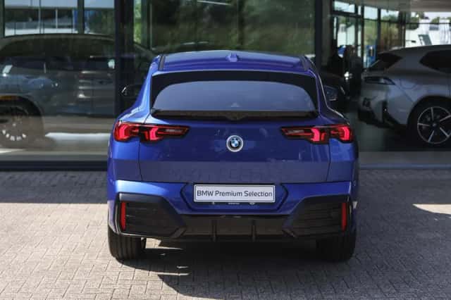BMW iX2 (2025) thumbnail 6